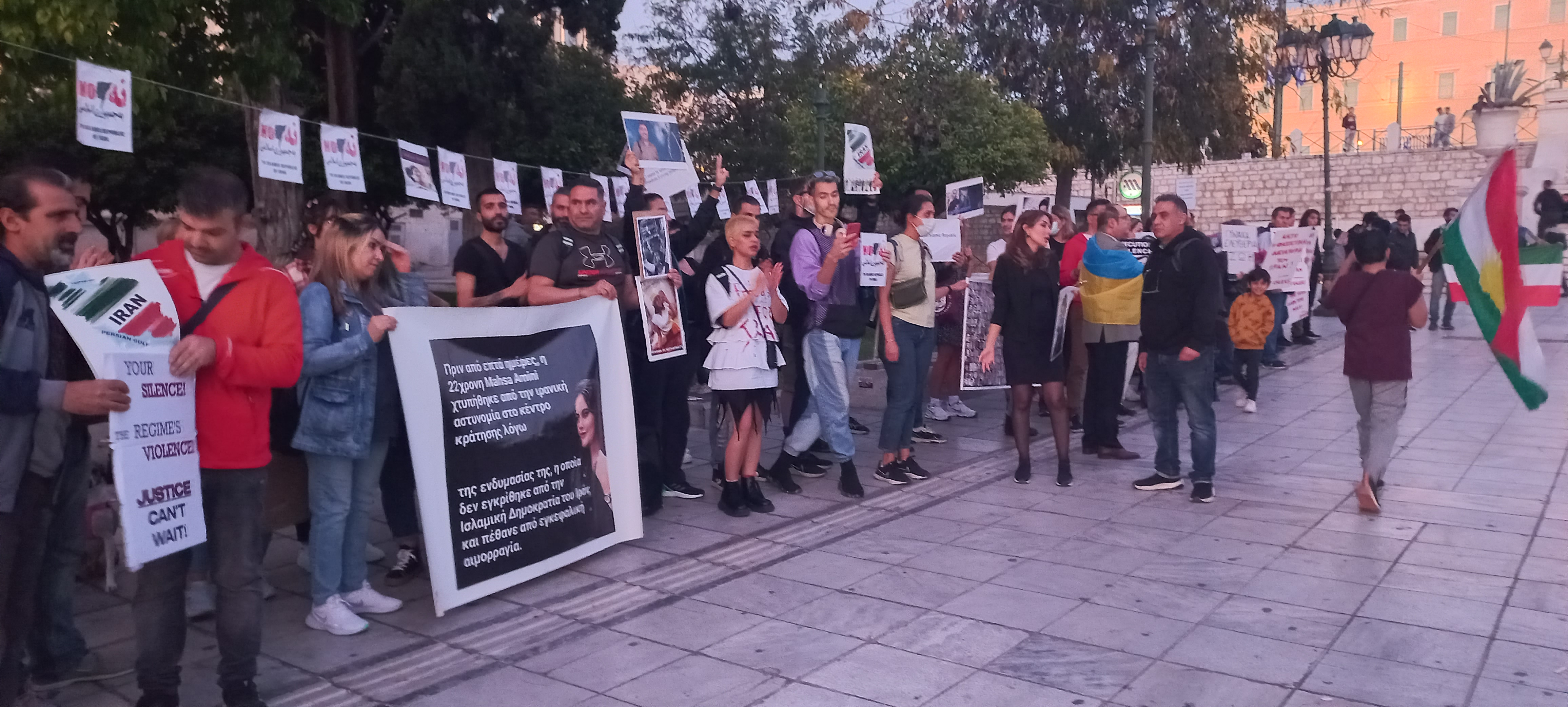 «Γυναίκα, ζωή, ελευθερία» φώναξαν Ιρανοί στην πλατεία Συντάγματος-1