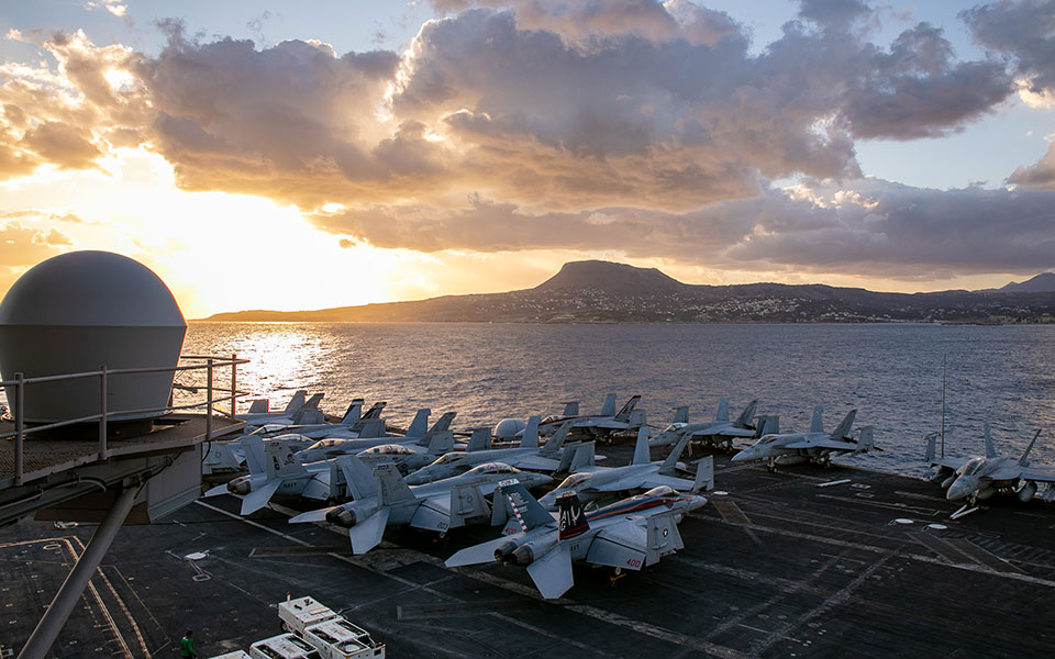 Ελλάδα – ΗΠΑ: Στη Σούδα το αεροπλανοφόρο «George H.W. Bush»-1