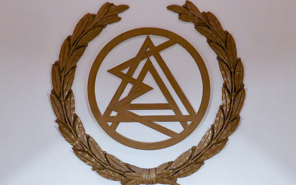 κολωνός-πειθαρχικός-έλεγχος-για-έξι-δ-562101394