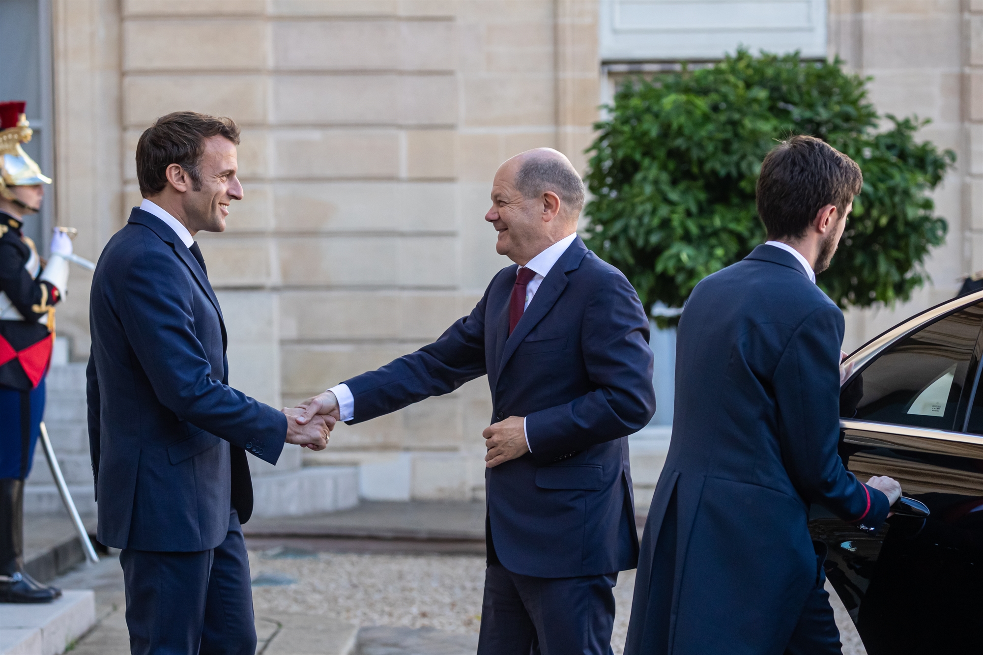 ρωγμές-στη-γαλλογερμανική-ραχοκοκαλ-562113952