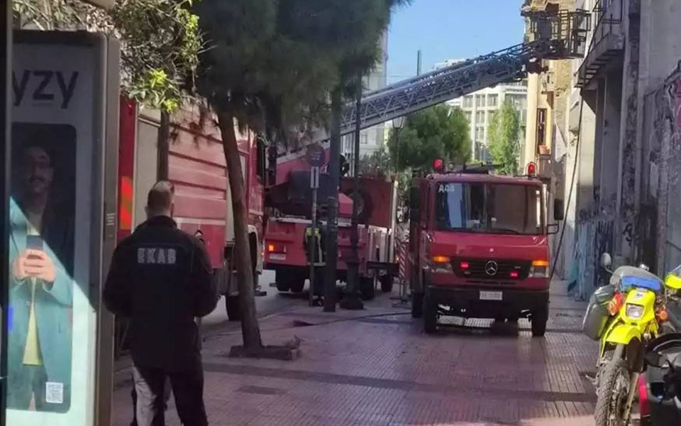 φωτιά-σε-εγκαταλελειμμένο-κτίριο-στο-562095403