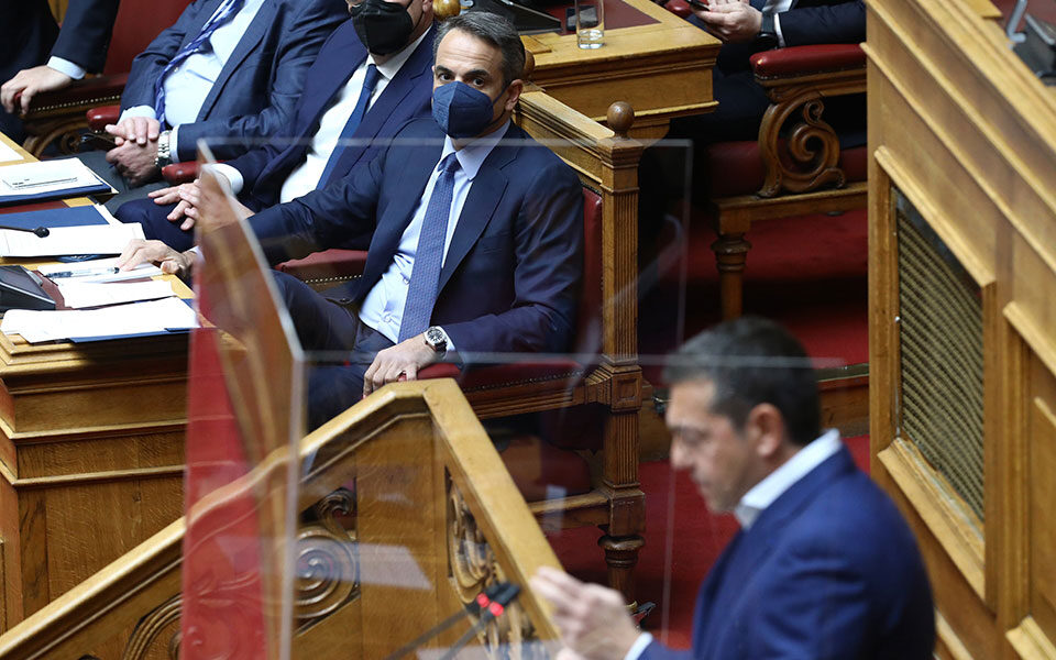 κοιτώντας-στο-κάτοπτρο-του-αντιπάλου-562105099