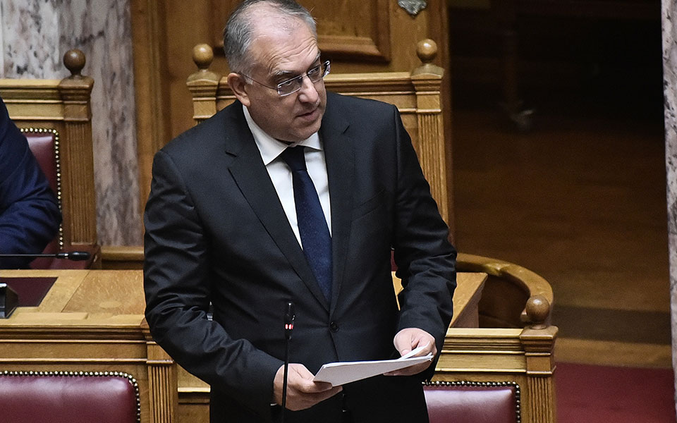 θεοδωρικάκος-σε-λειτουργία-το-10410-για-τη-562077964