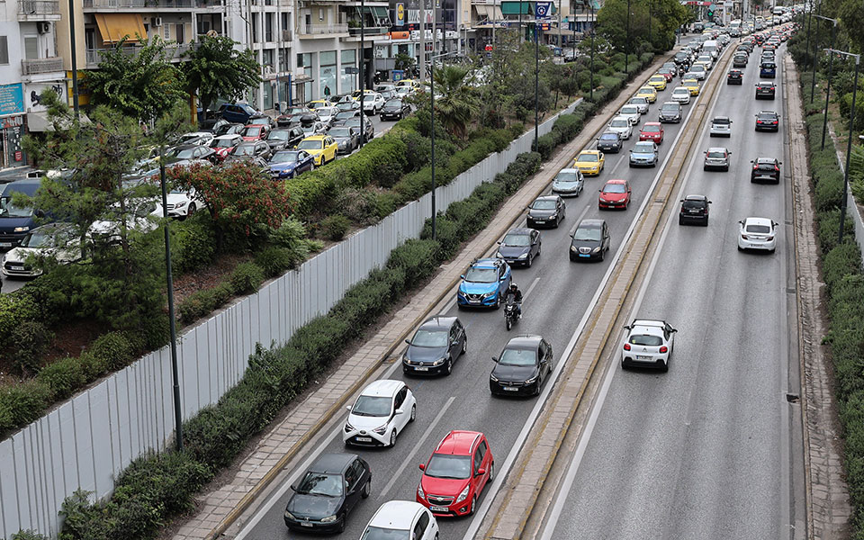 ταχύτερη-η-μεταβίβαση-οχήματος-ηλεκ-562086928