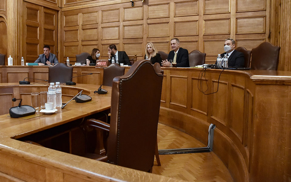 εξεταστική-για-παρακολουθήσεις-τίτλ-562089718