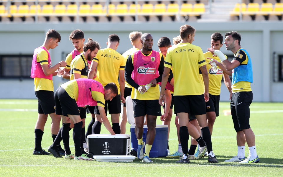 αεκ-προπονήθηκαν-γαλανόπουλος-στάνκ-562079428