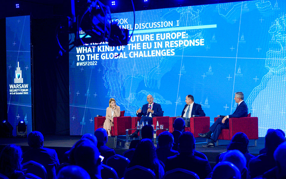 δένδιας-η-ε-ε-χρειάζεται-αμυντικό-βραχ-562077799