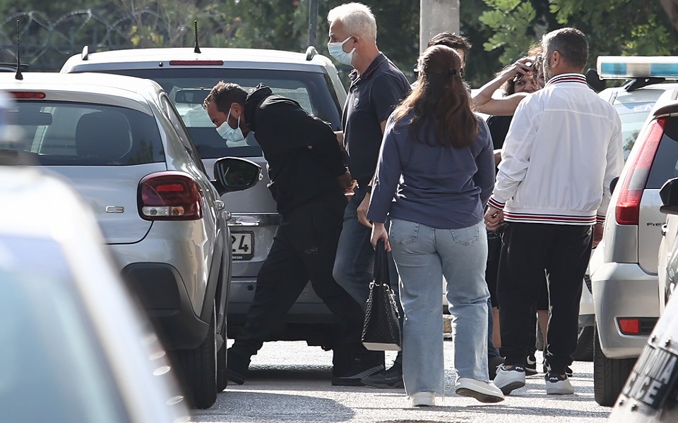 ένταλμα-σύλληψης-σε-βάρος-της-μητέρας-562088440