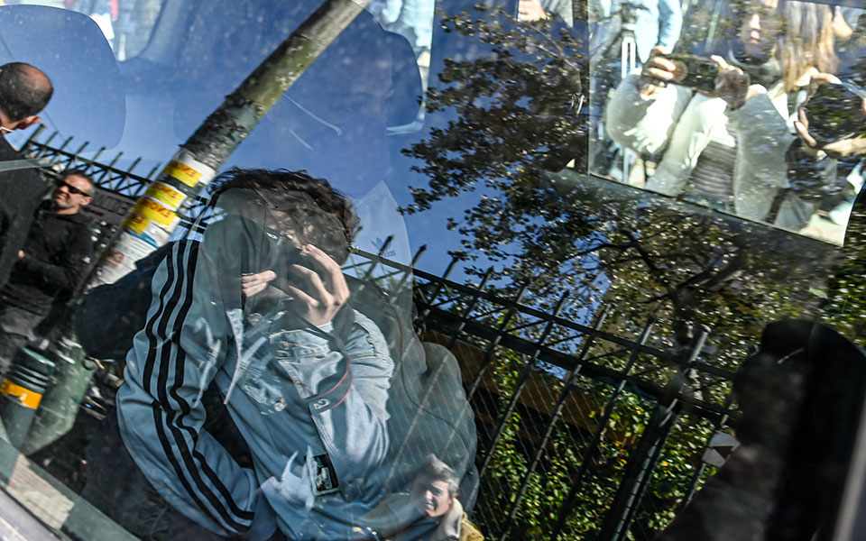 κολωνός-τι-κατέθεσαν-η-18χρονη-αδελφή-κ-562097866