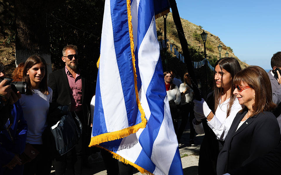 επίτιμη-δημότης-σαμοθράκης-η-κ-σακελλ-562100335