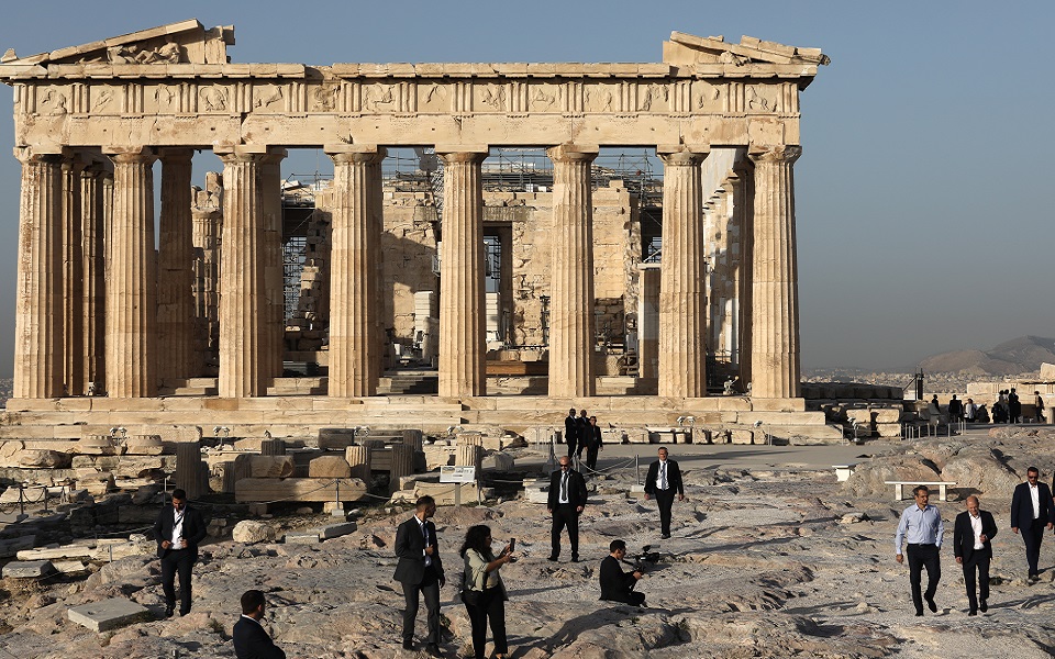 Στην Ακρόπολη Μητσοτάκης και Σολτς (φωτογραφίες)-6