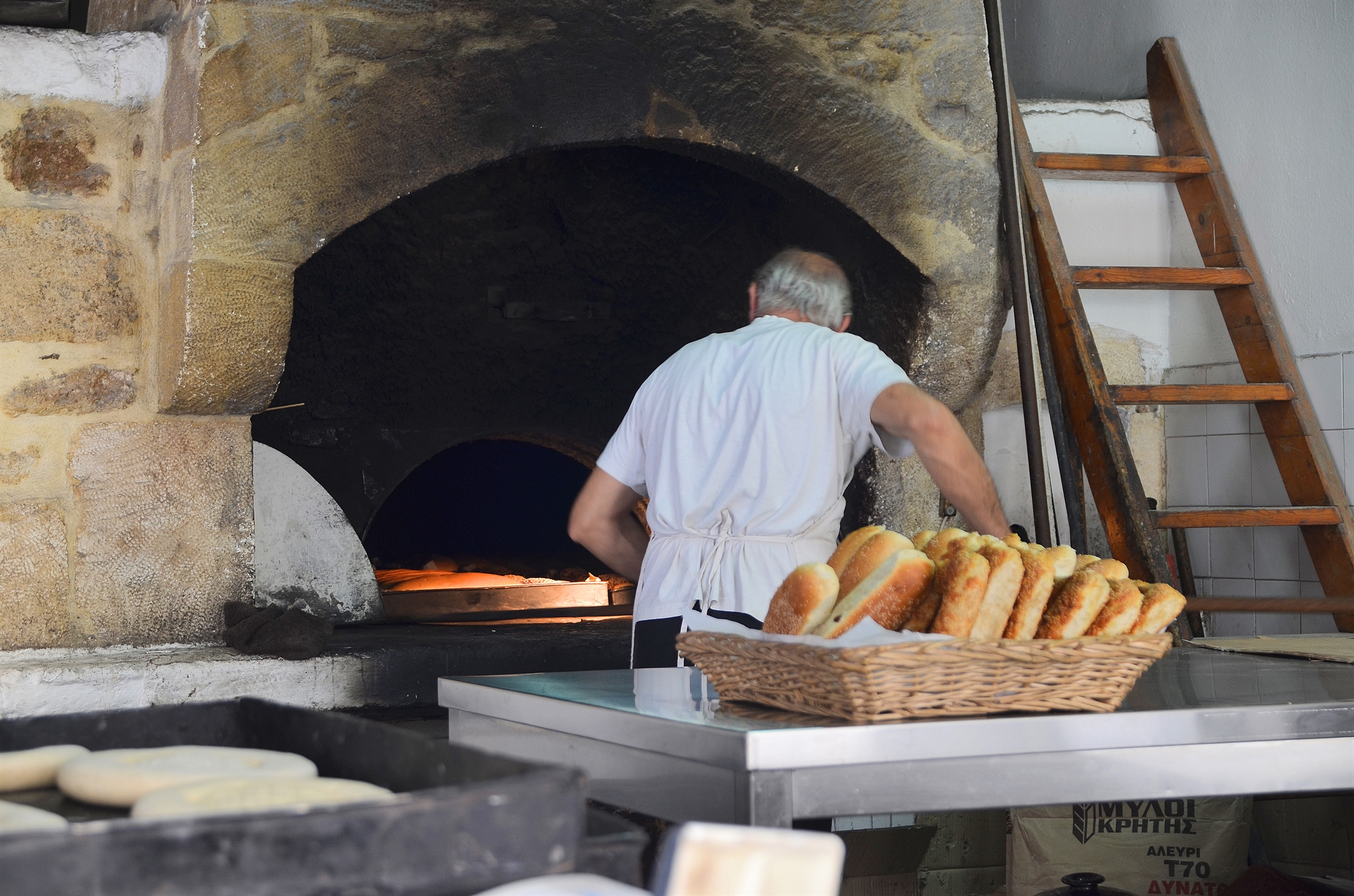 η-ενεργειακή-κρίση-σβήνει-τους-φούρ-562087426