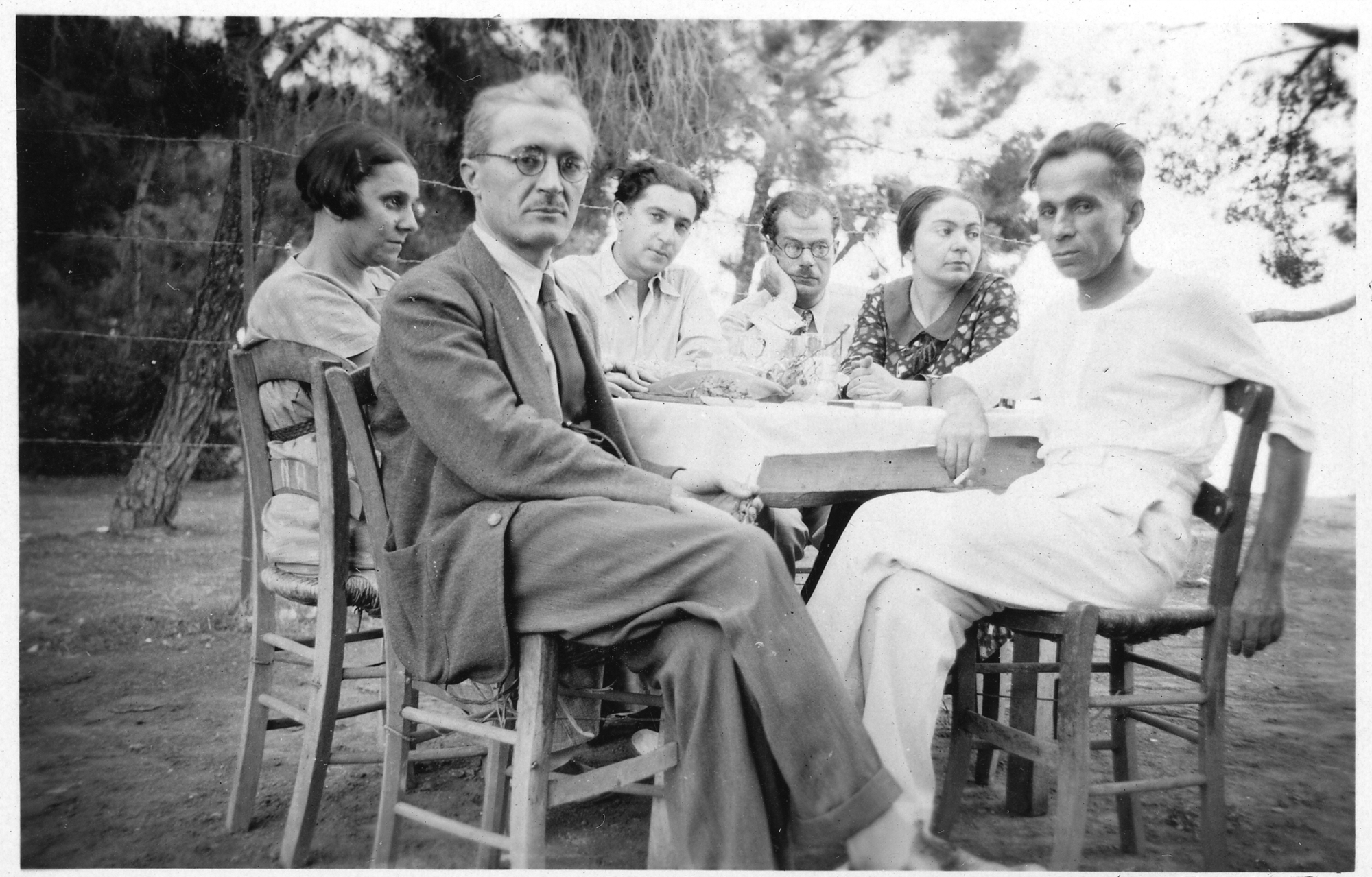 «Να κολατσίζω μυδραλλιοβόλα, να τρώγω οβίδες για σουτζουκάκια»-1