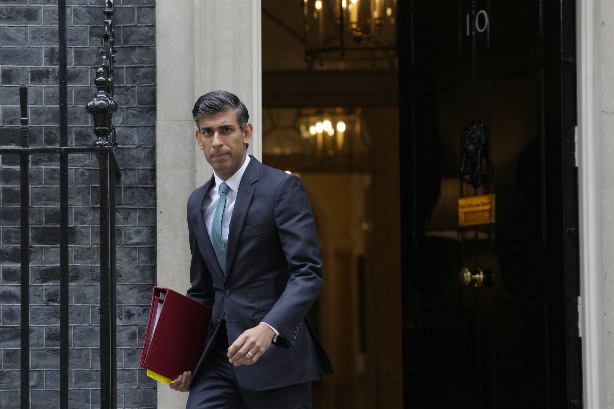 βρετανία-λεκτικά-πυρά-στάρμερ-κατά-το-562110817