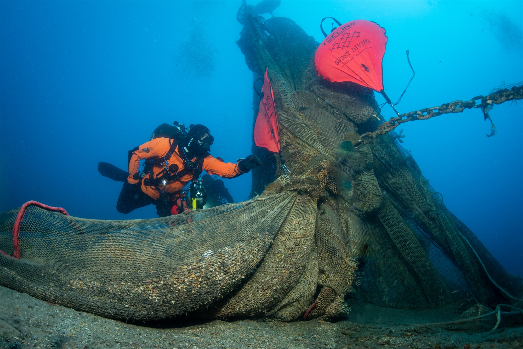 Ρούχα με πράσινο διαβατήριο-4