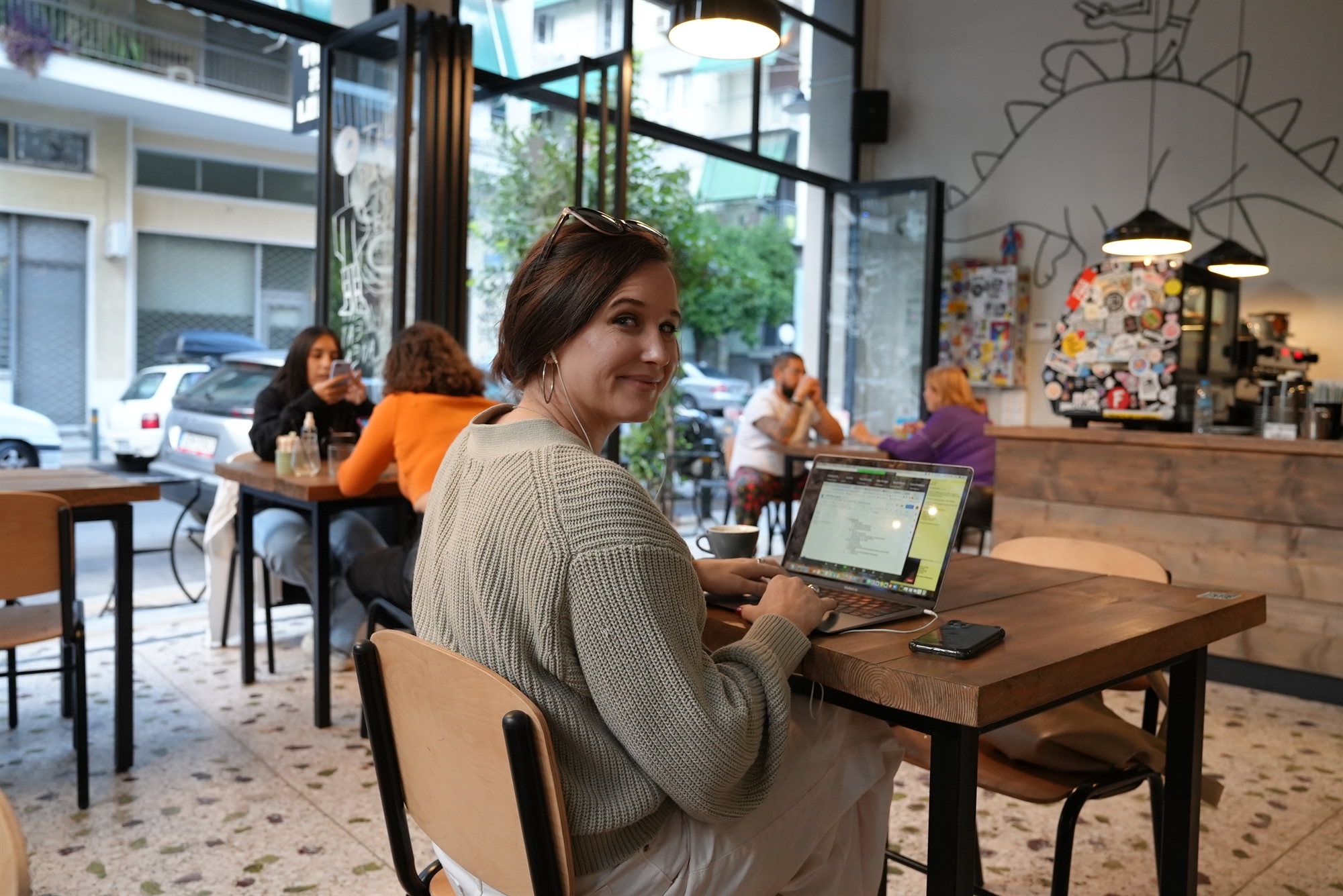 ψηφιακοί-νομάδες-με-σπίτι-ξεναγό-και-γ-562113919