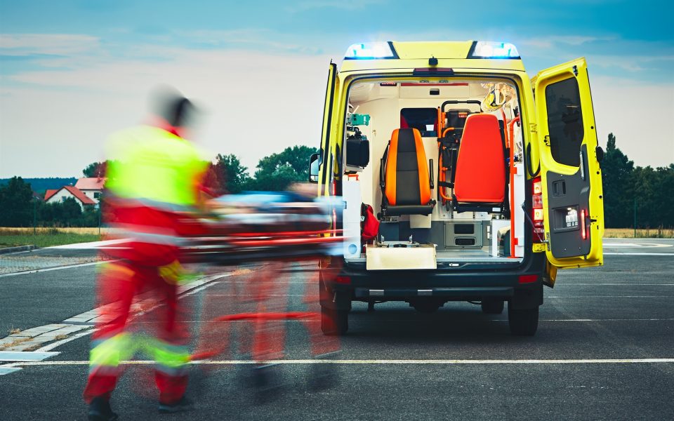 εκαβ-ο-ασθενής-φθάνει-αργά-παραδίδετα-562114630