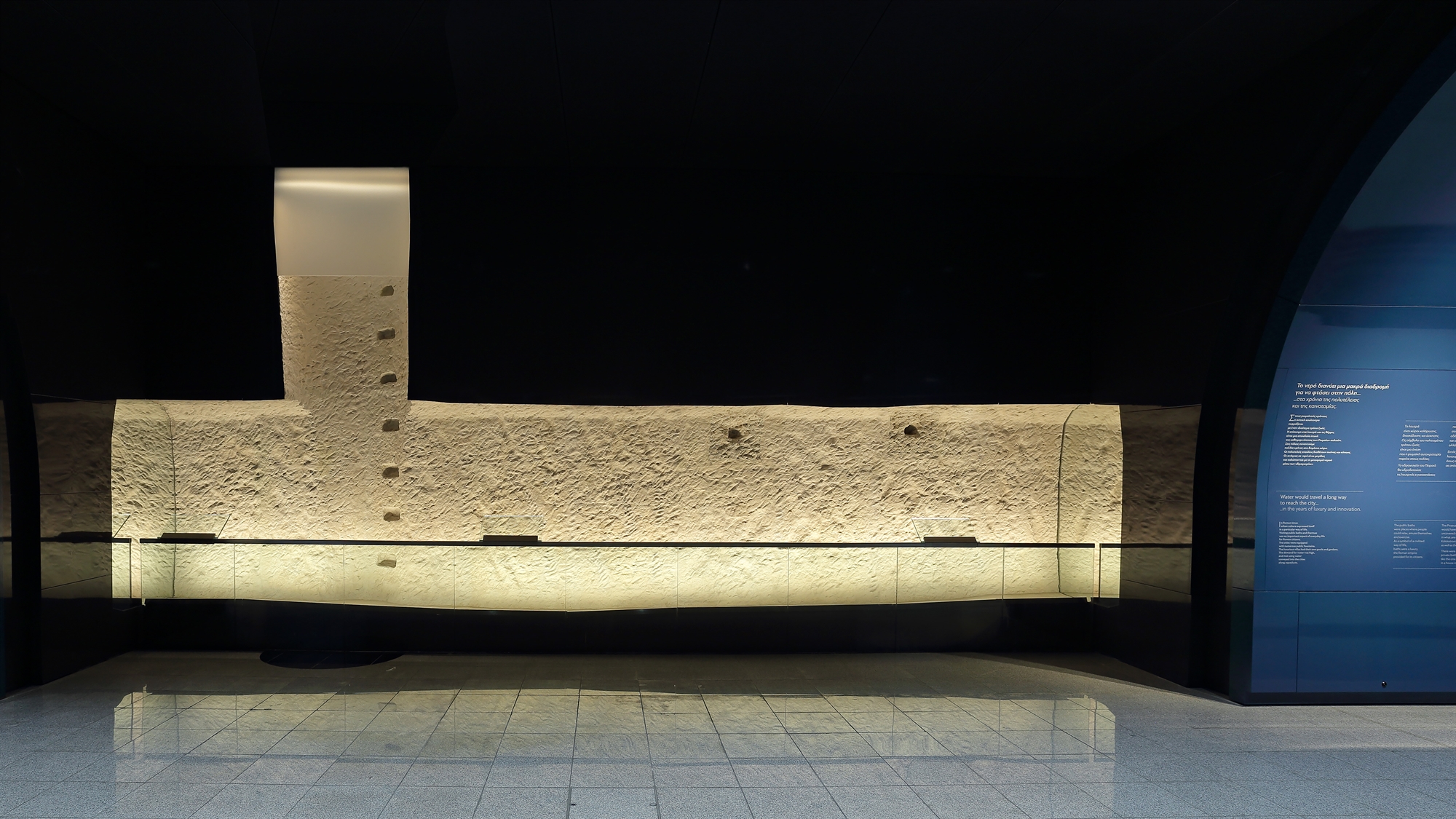 το-νερό-του-αρχαίου-πειραιά-κυλάει-κ-562085533