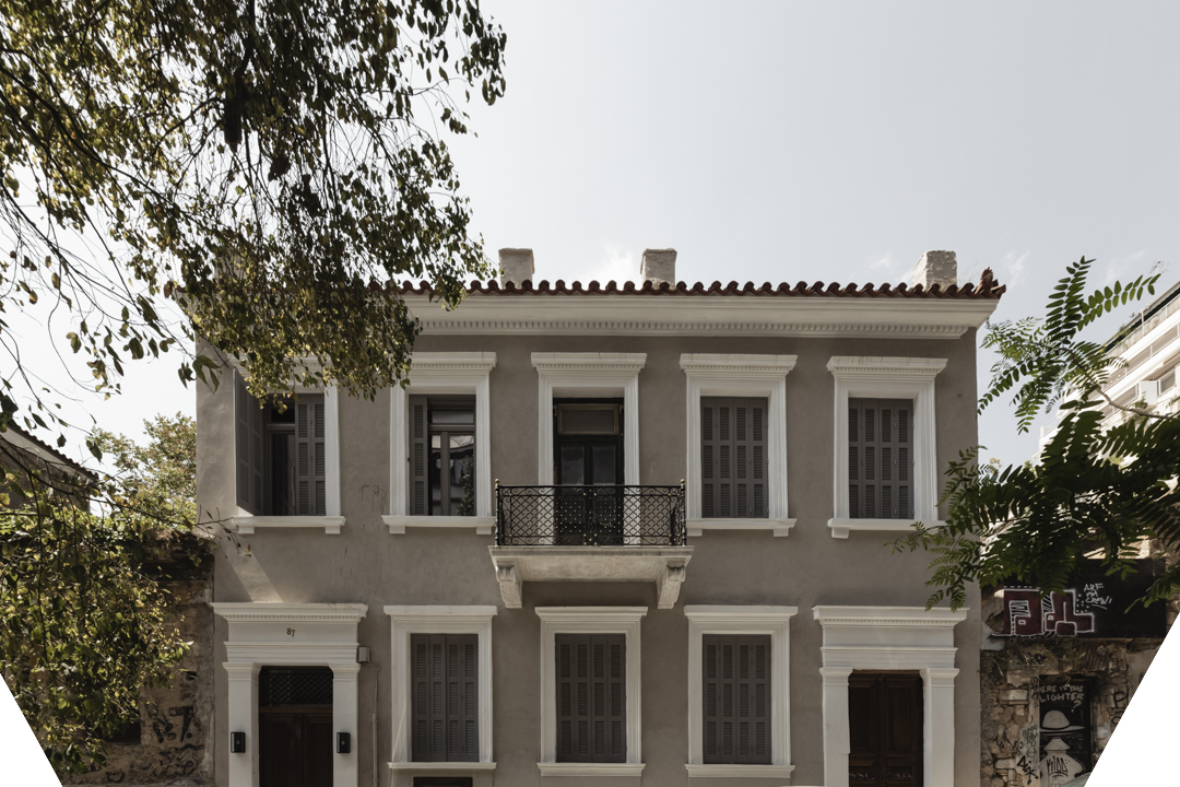 Τα Eξάρχεια ανθίζουν πίσω από τις λαμαρίνες-6