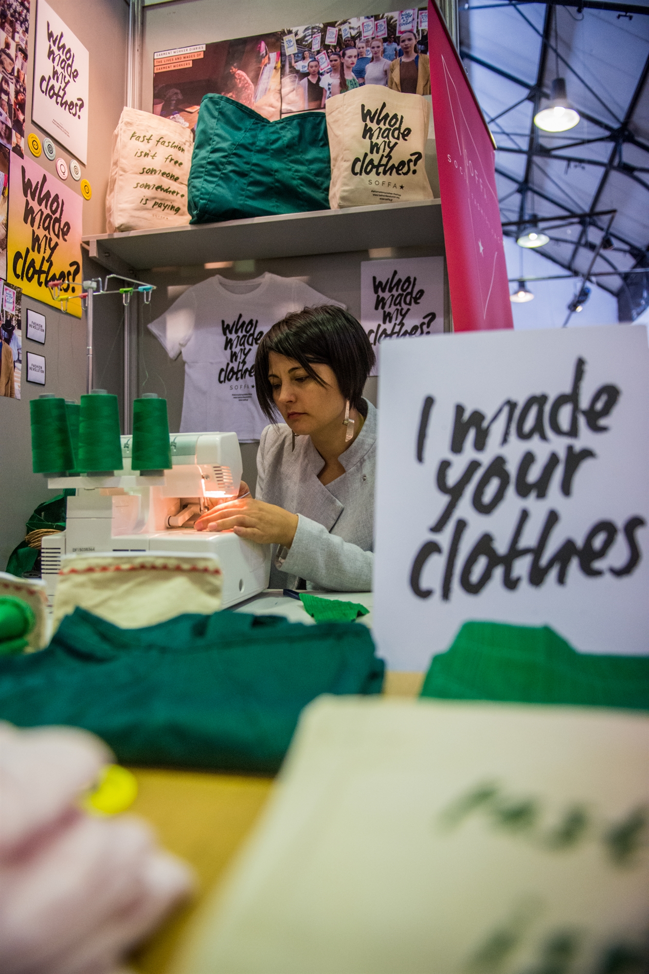 ρούχα-με-πράσινο-διαβατήριο-562113889