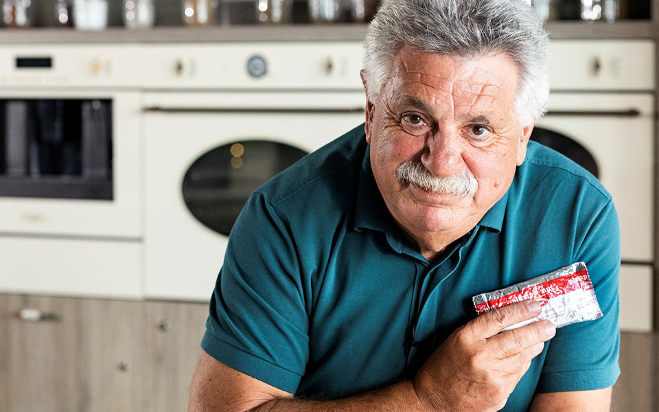 ο-λευτέρης-λαζάρου-και-οι-γιατροί-χωρί-562089865