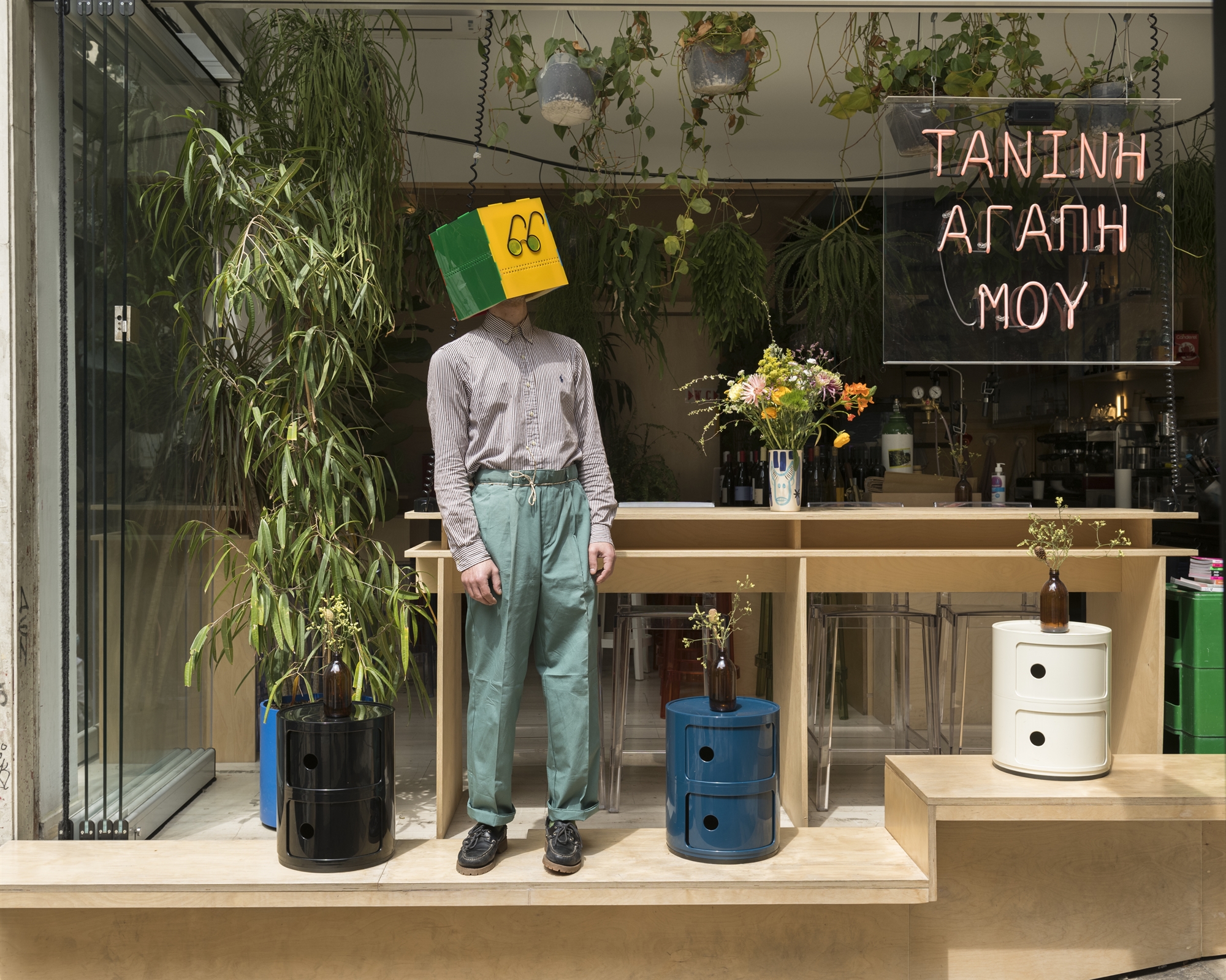 Τα Eξάρχεια ανθίζουν πίσω από τις λαμαρίνες-9