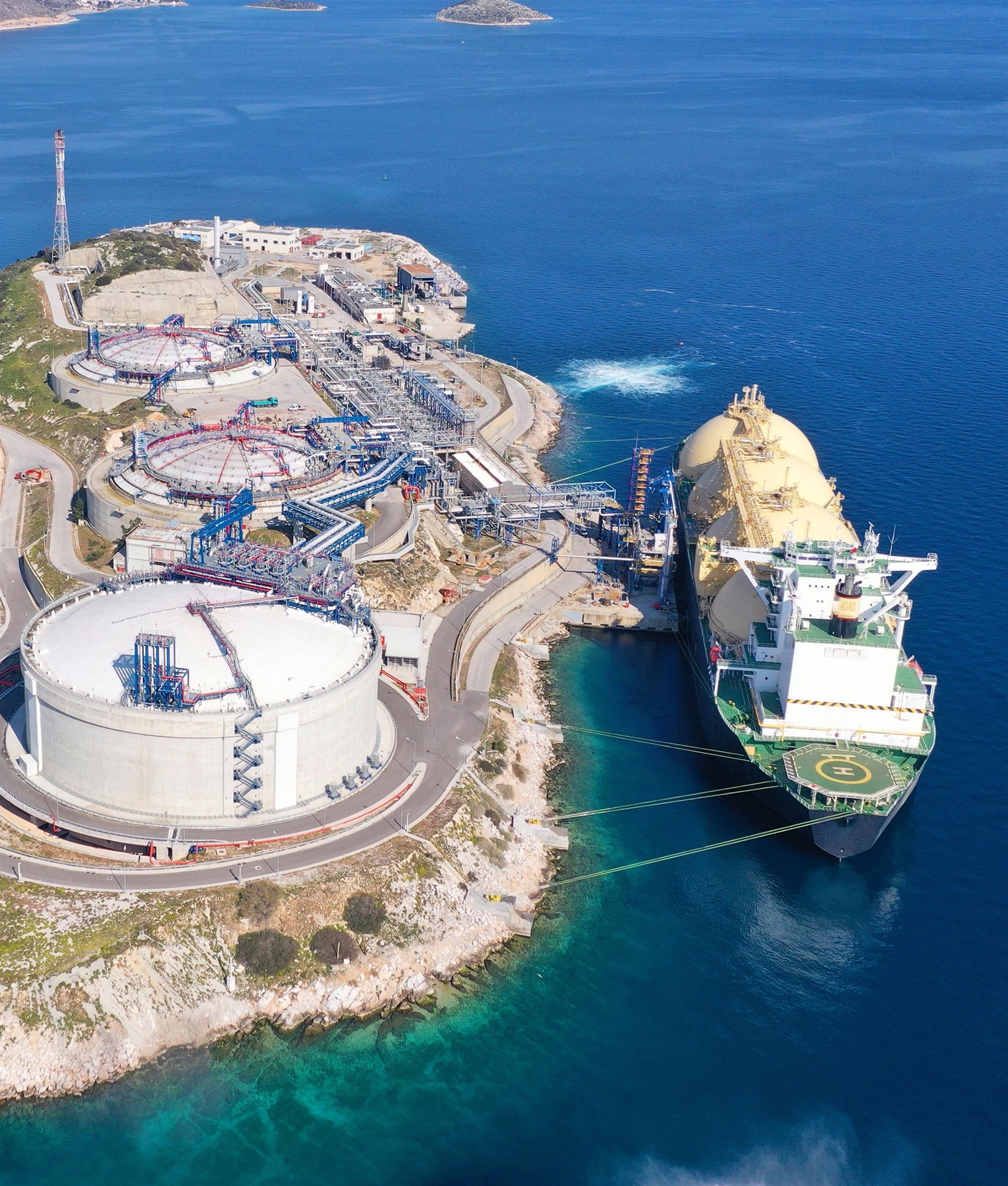 φυσικό-αέριο-στόλος-από-60-πλοία-lng-στις-ακ-562109350