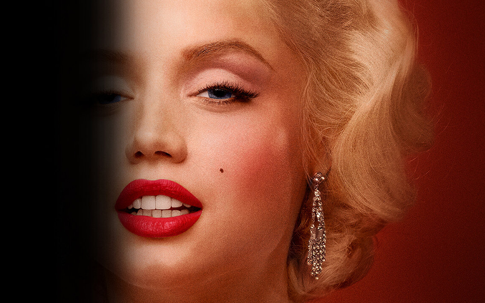 blonde-τρεις-ώρες-φαγούρα-με-ολίγη-από-μέρ-562073671