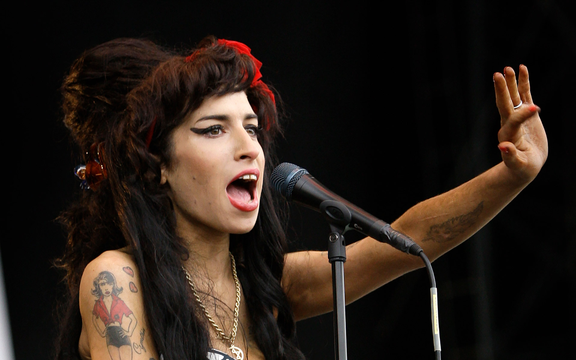 στα-σκαριά-τηλεοπτική-σειρά-για-την-έι-562098793