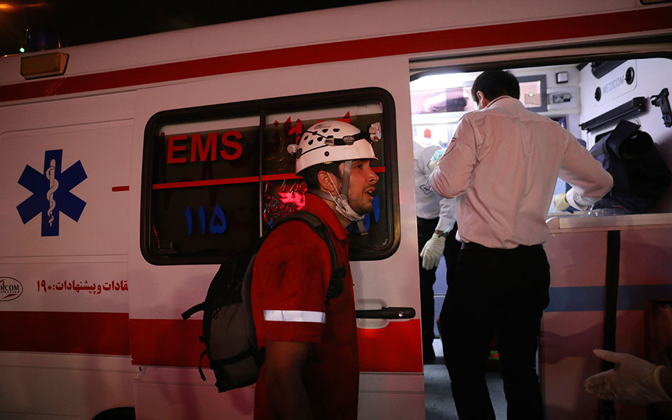 ιράν-15-νεκροί-από-επίθεση-ενόπλων-στο-μ-562110397