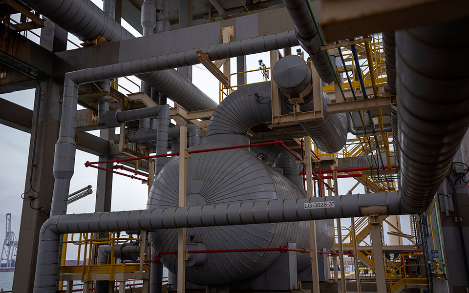 bloomberg-η-κίνα-αναστέλλει-τις-πωλήσεις-lng-για-562095469