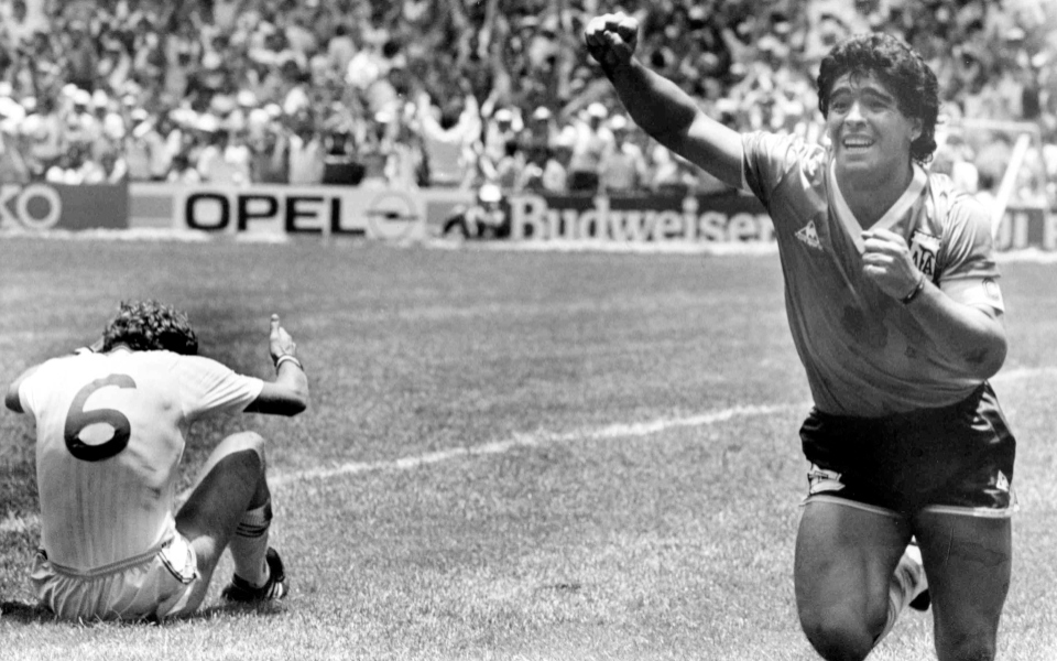 δημοπρατείται-η-μπάλα-από-το-χέρι-του-562090438