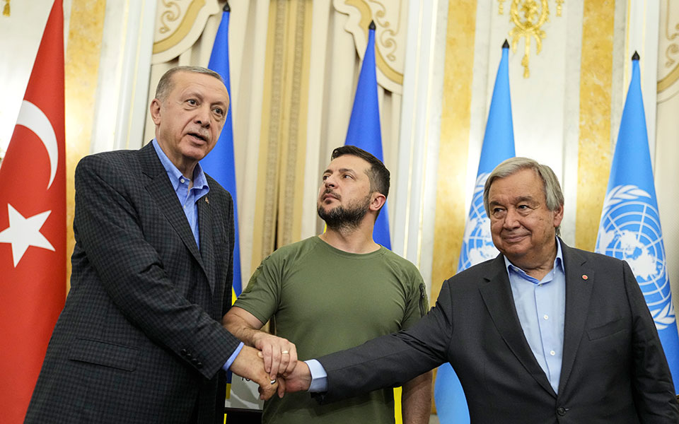 και-με-τη-δύση-και-με-τον-πούτιν-o-ερντο-562074070