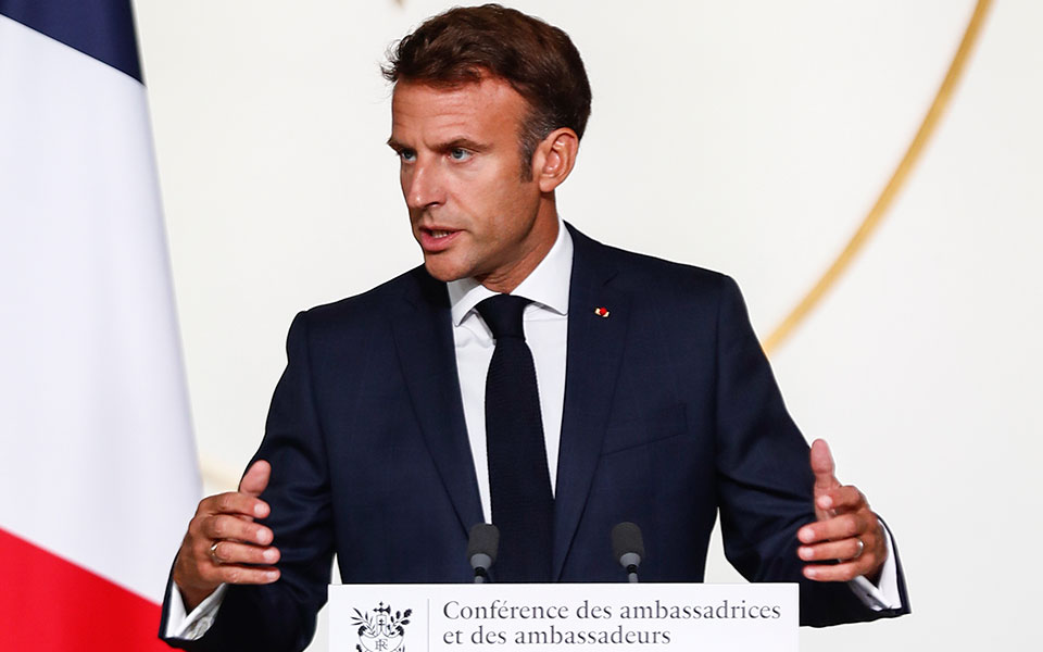 η-γαλλία-ενισχύει-τη-στρατιωτική-της-π-562087180