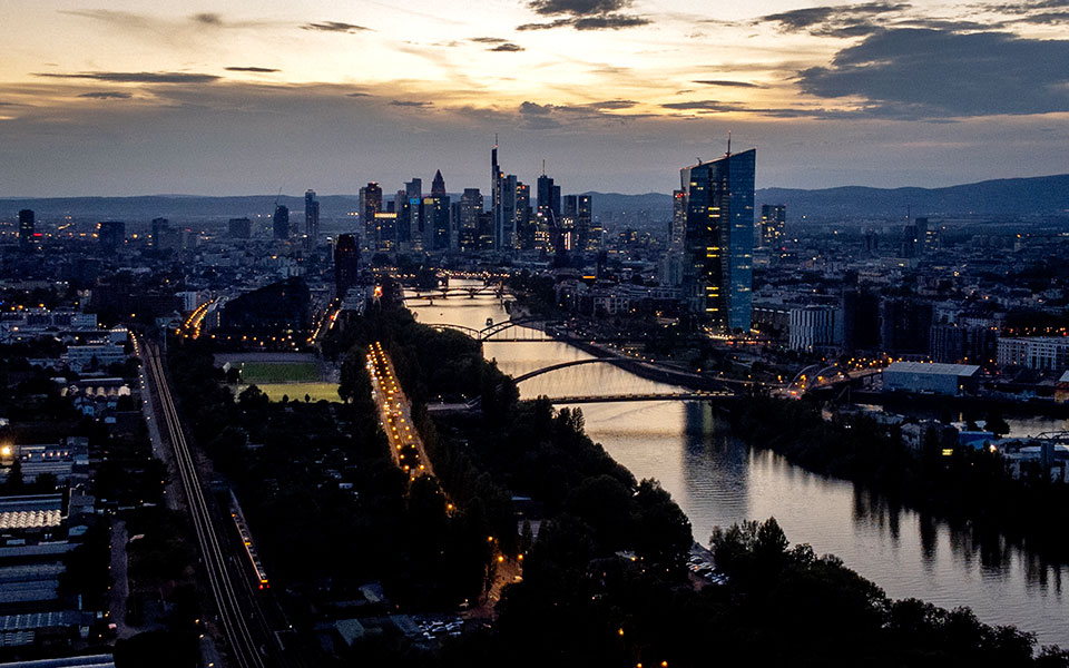 ekt-νέα-αύξηση-επιτοκίων-κατά-75-μονάδες-βά-562111951