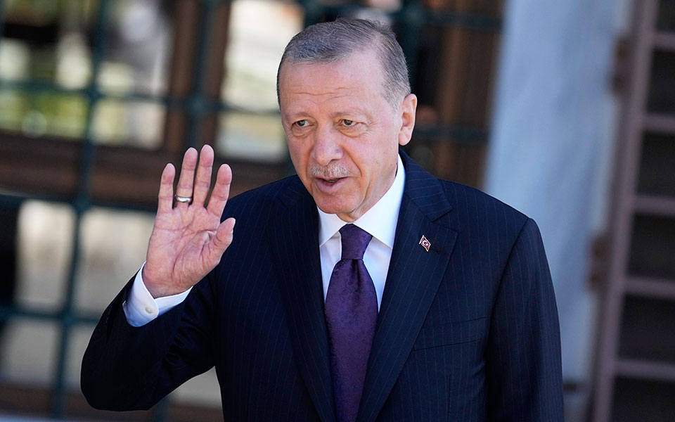 το-μετέωρο-βήμα-του-ερντογάν-προς-την-π-562072381