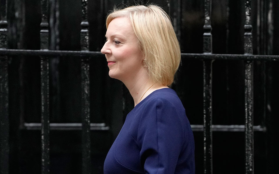 τυφώνας-τρας-στη-βρετανική-οικονομί-562072837