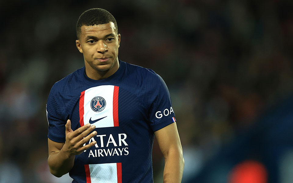 παρί-ζητά-400-εκατ-για-να-παραχωρήσει-τον-562087117