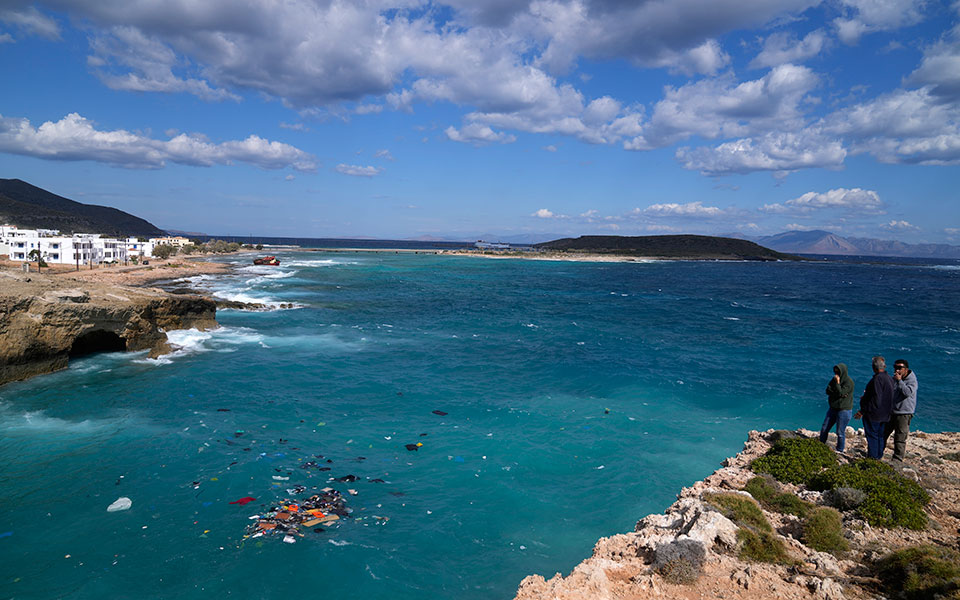 ναυάγιο-στα-κύθηρα-ανασύρθηκε-ακόμα-μ-562086940