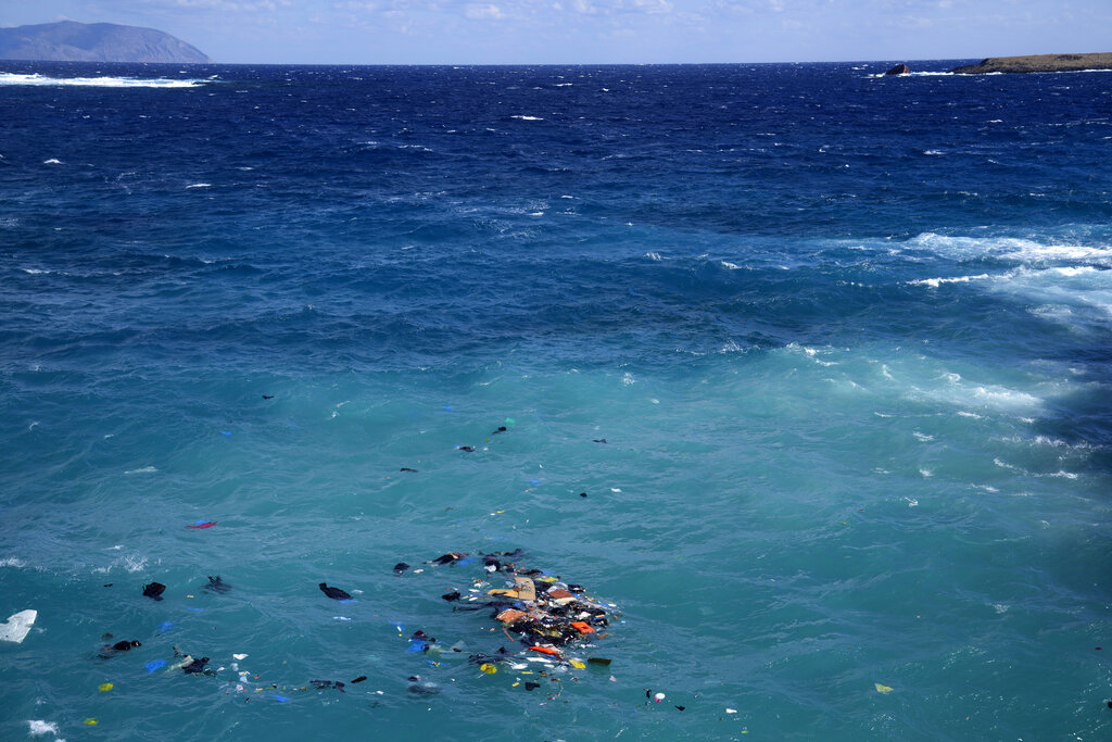 Ναυάγια σε Λέσβο και Κύθηρα: Στους 18 οι νεκροί, δεκάδες αγνοούμενοι-3