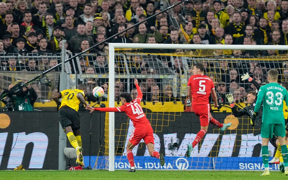 bundesliga-ντόρτμουντ-μπάγερν-μονάχου-2-2-πήρα-562083907