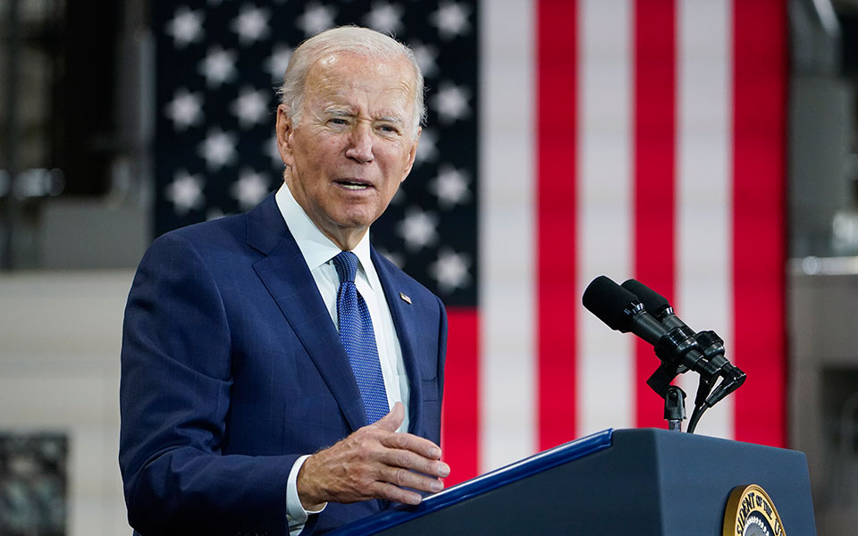 μπάιντεν-για-ρωσικούς-βομβαρδισμούς-562085263