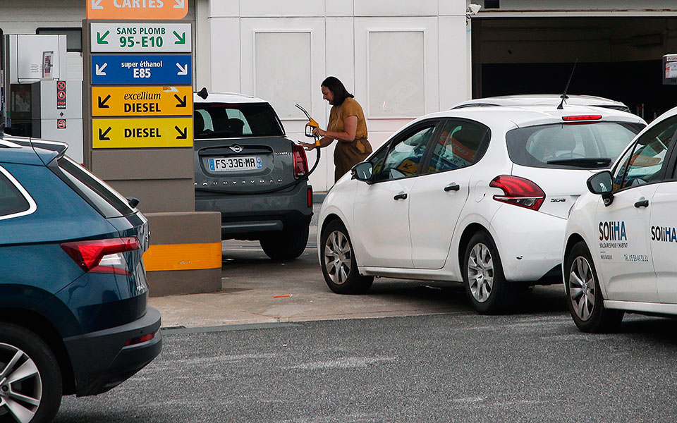 γαλλία-συλλήψεις-για-μαύρη-αγορά-καυ-562088710