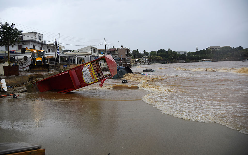 Κακοκαιρία στην Κρήτη: Συνεχίζονται οι έρευνες για την αγνοούμενη – Εικόνες βιβλικής καταστροφής-5