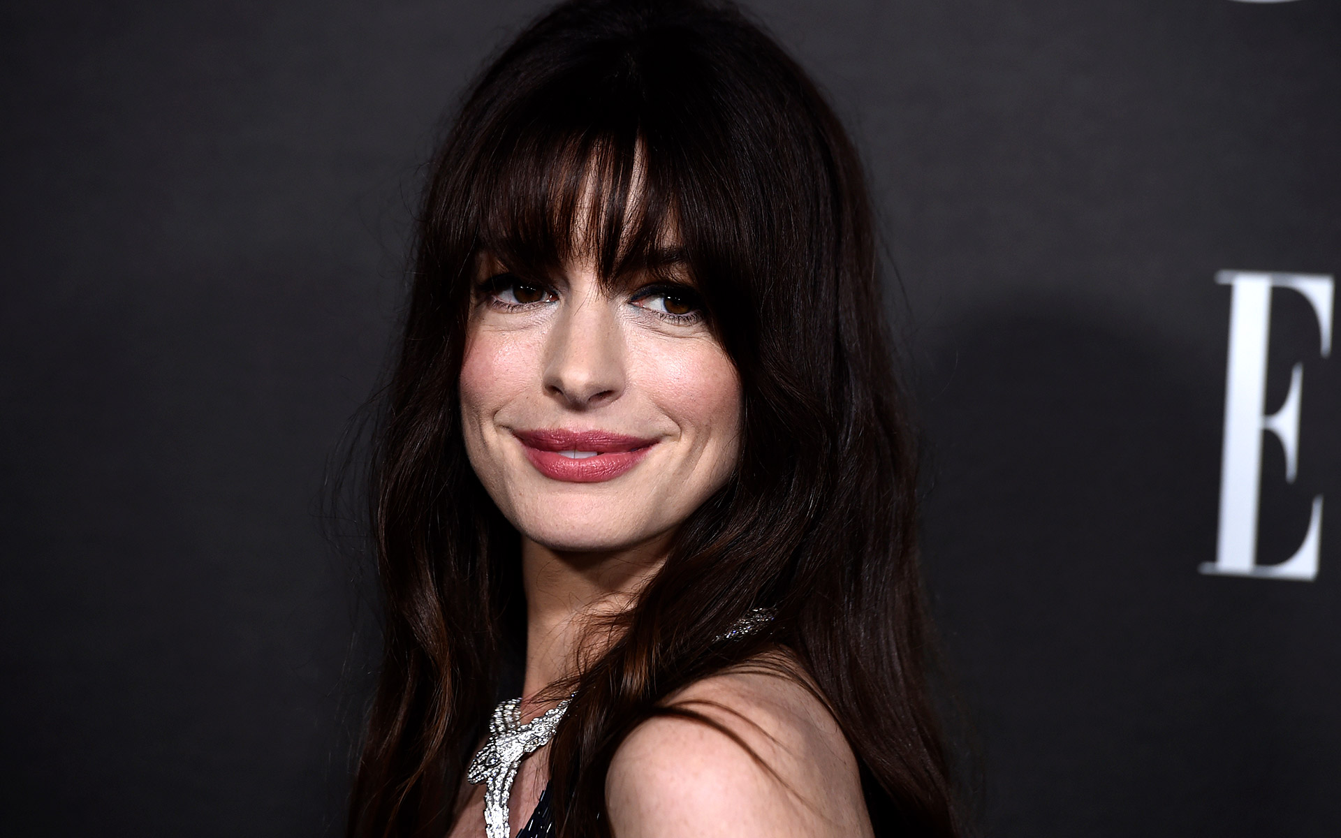 η-αν-χάθαγουεϊ-μιλά-για-το-μίσος-που-δέχ-562099408