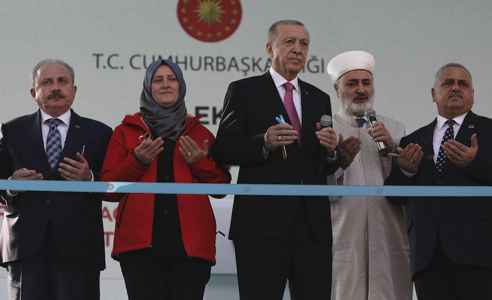 ερντογάν-με-υποσχέσεις-παροχές-και-εθ-562108717