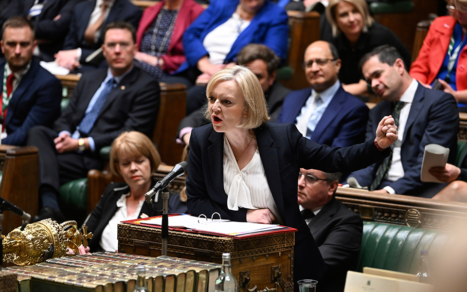 Βρετανία: Tα σενάρια «εξόδου» της  Λιζ Τρας από τη Ντάουνινγκ Στριτ-1