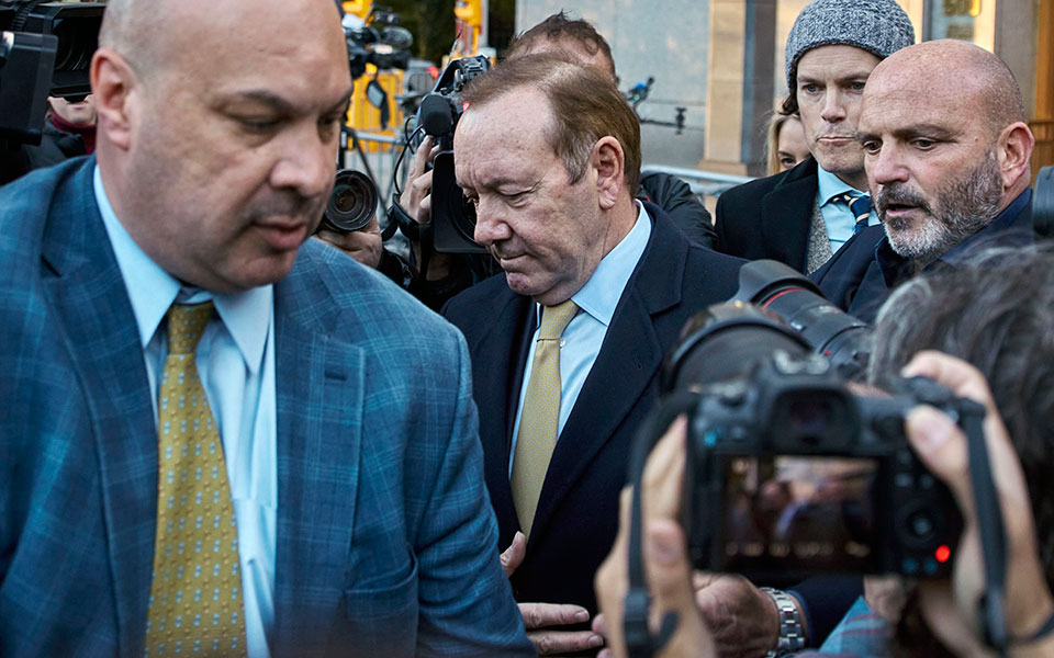 κέβιν-σπέισι-απαλλαγή-και-εκκρεμότητ-562104982