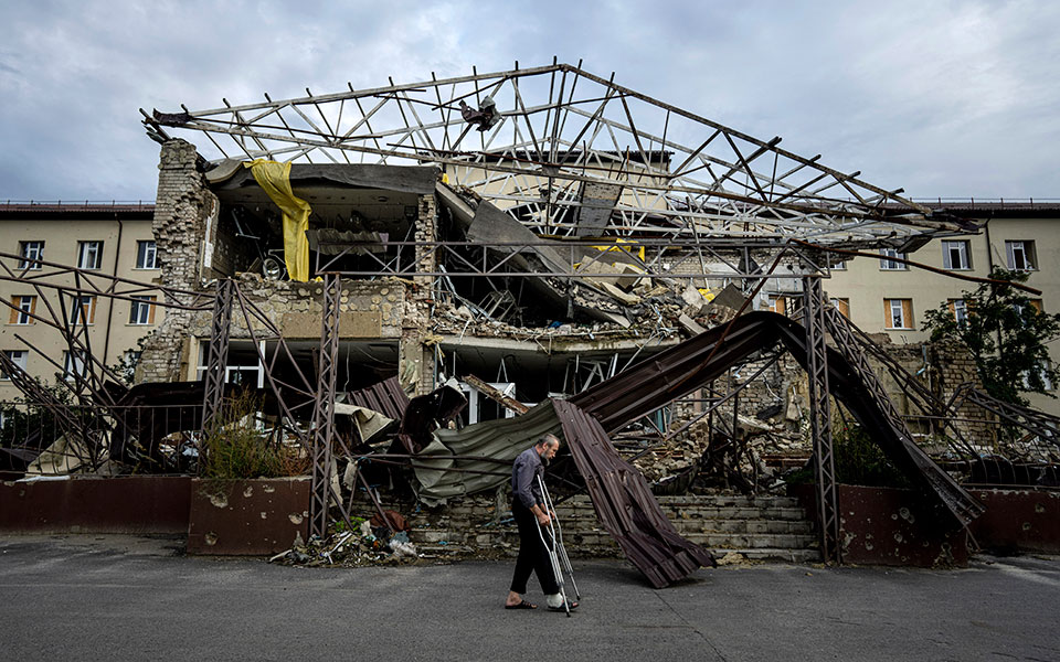 λονδίνο-η-ρωσία-συνεχίζει-τη-χρήση-ιρα-562106107