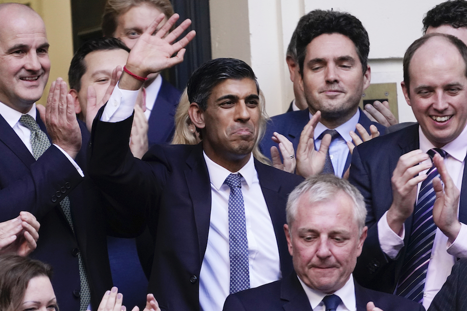 ρίσι-σούνακ-τα-εύκολα-πέρασαν-τα-δύσ-562107055